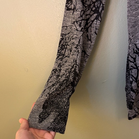 Eddie Bauer Gray and Black Leaf Forest Graphic Women's Shirt Size Small - Picture 4 of 6